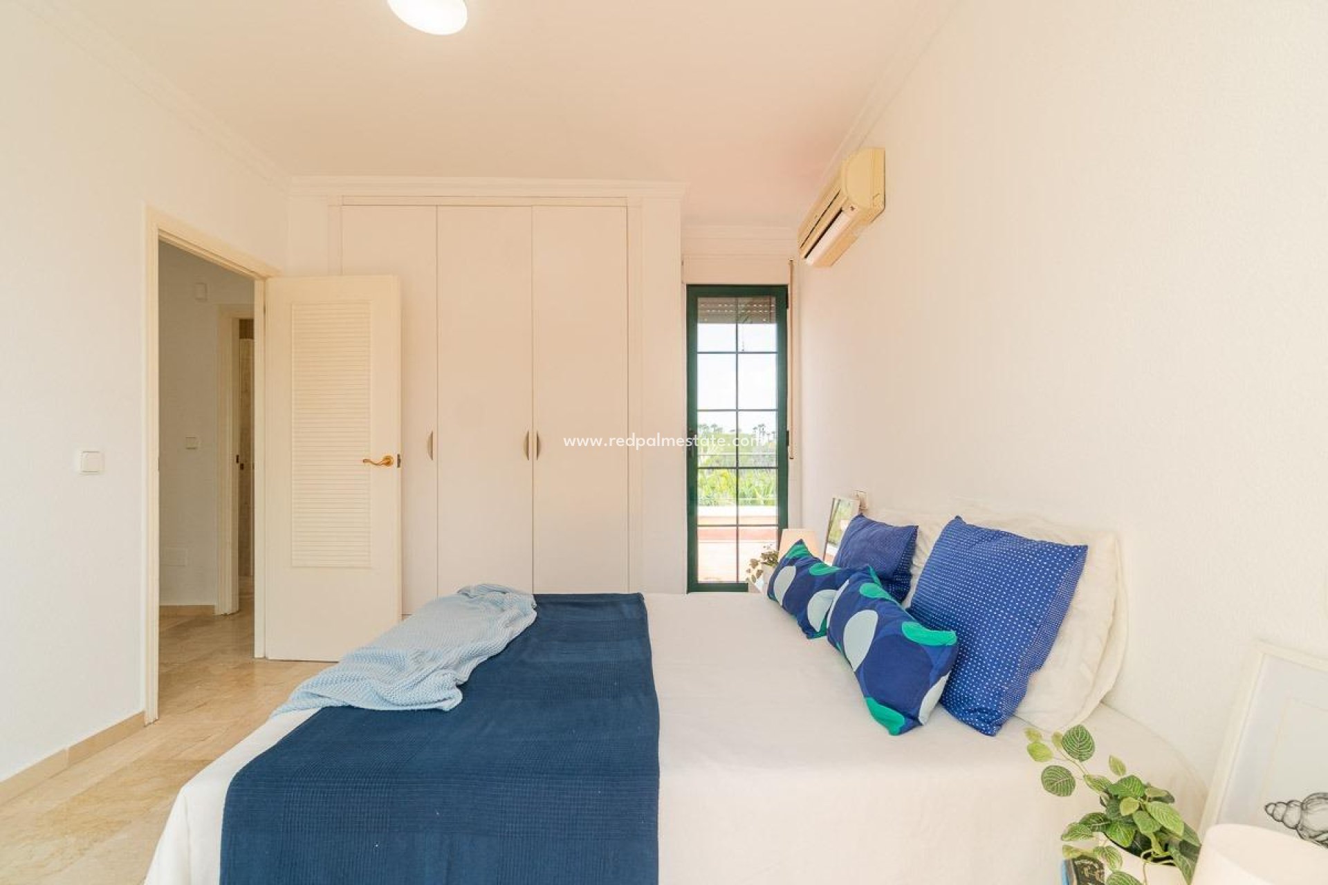 Resale - Villa -
Orihuela Costa - Villamartín