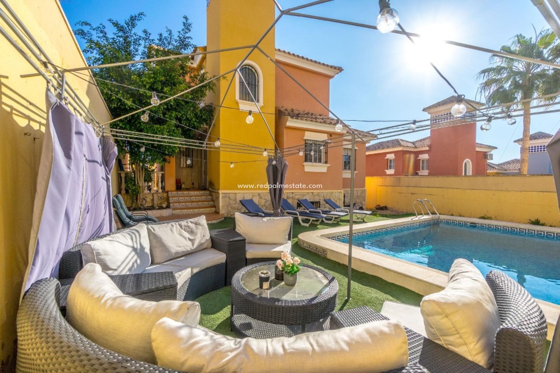 Resale - Villa -
Orihuela Costa - Villamartín