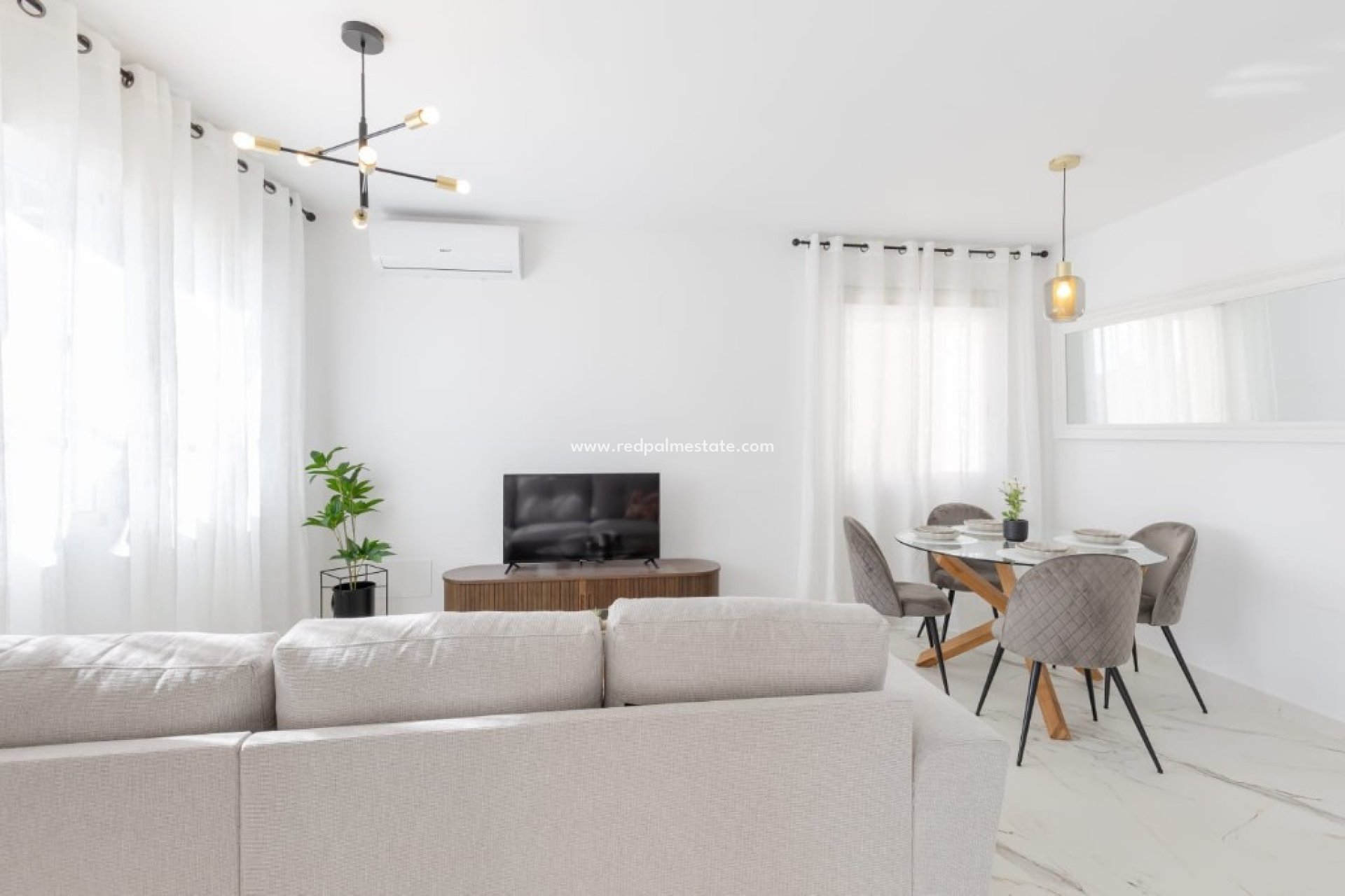 Resale - Villa -
Orihuela Costa - Villamartín