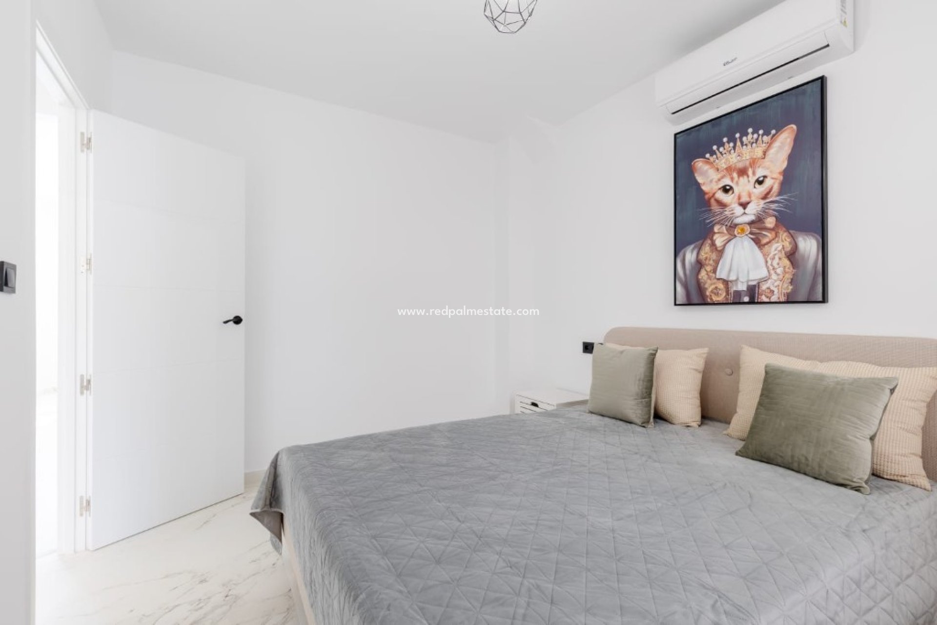 Resale - Villa -
Orihuela Costa - Villamartín