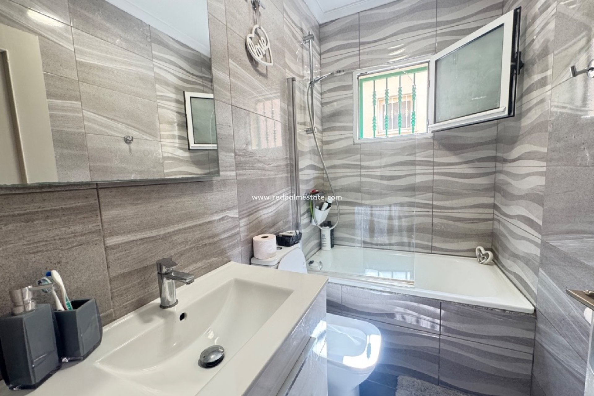 Resale - Villa -
Orihuela Costa - Villamartín