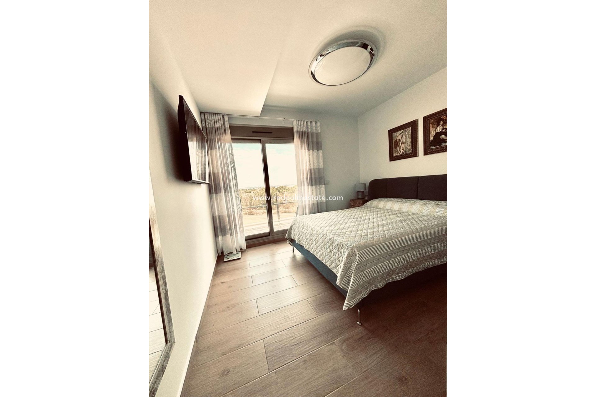 Resale - Villa -
Orihuela Costa - Villamartín