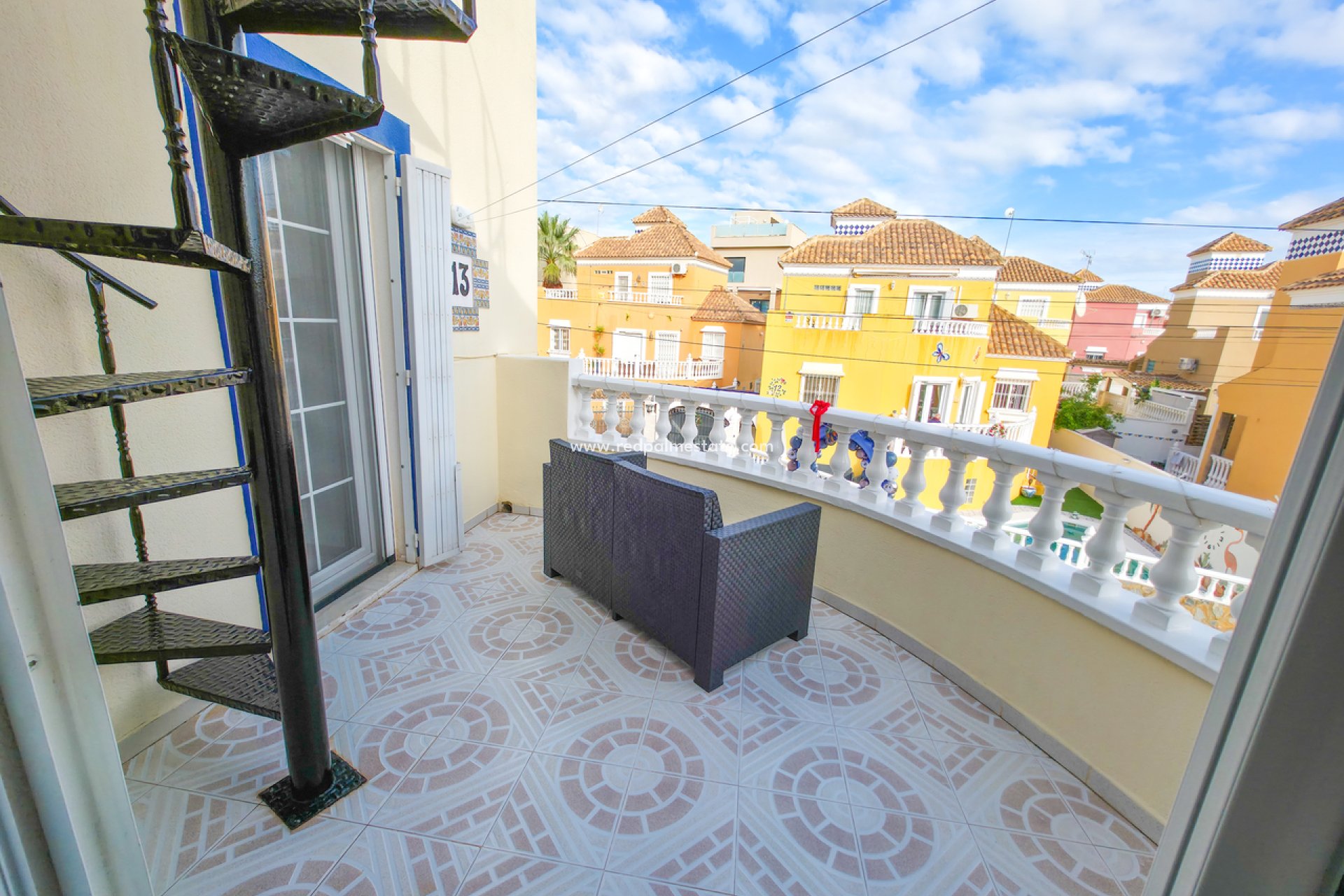 Resale - Villa -
Orihuela Costa - Villamartín