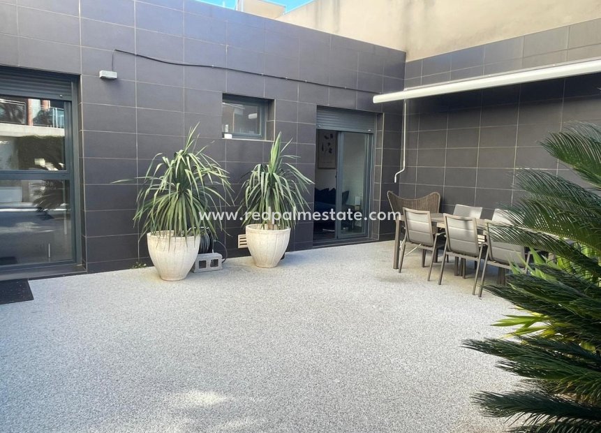 Resale - Villa -
Orihuela Costa - Villamartín