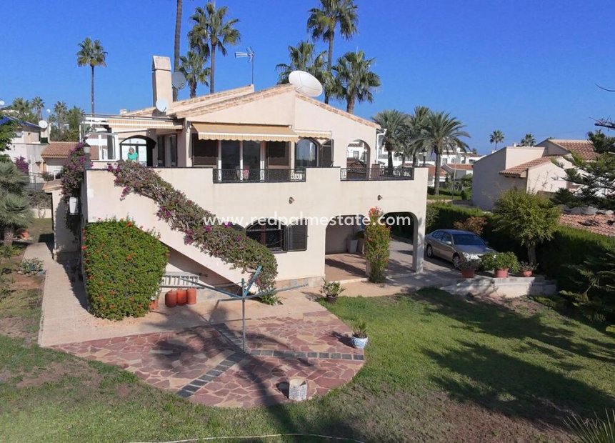 Resale - Villa -
Orihuela Costa - Villamartín