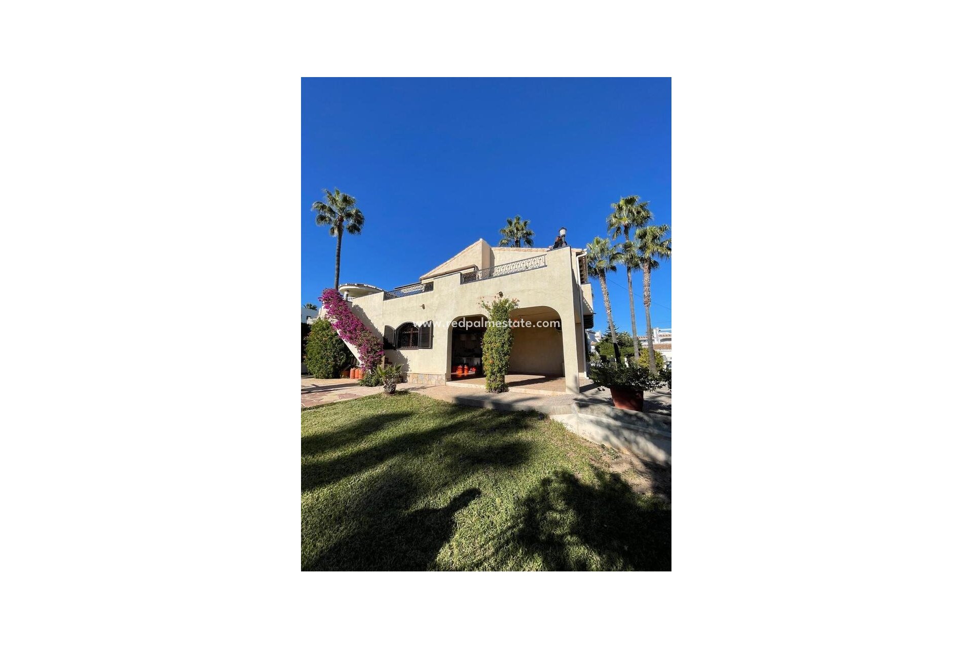 Resale - Villa -
Orihuela Costa - Villamartín