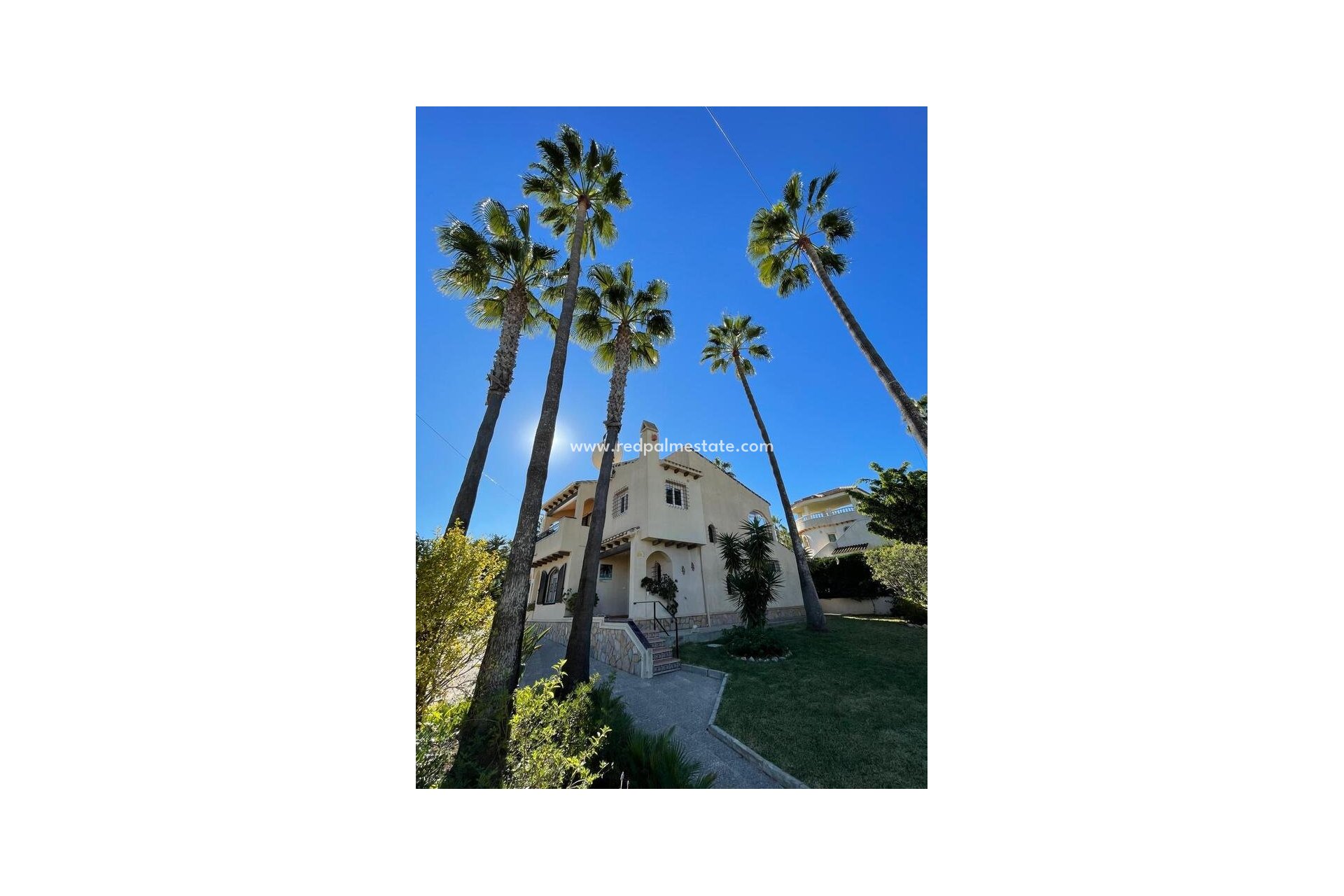 Resale - Villa -
Orihuela Costa - Villamartín