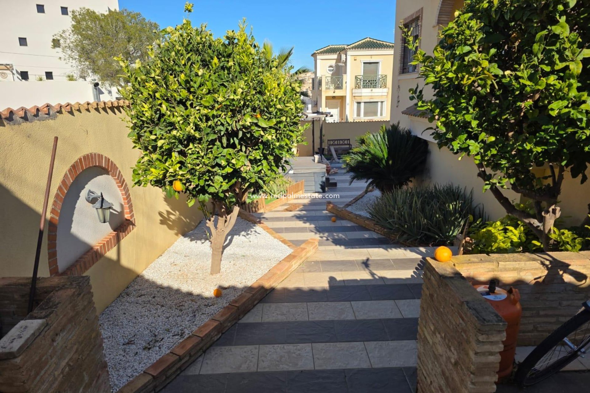 Resale - Villa -
Orihuela Costa - Villamartín