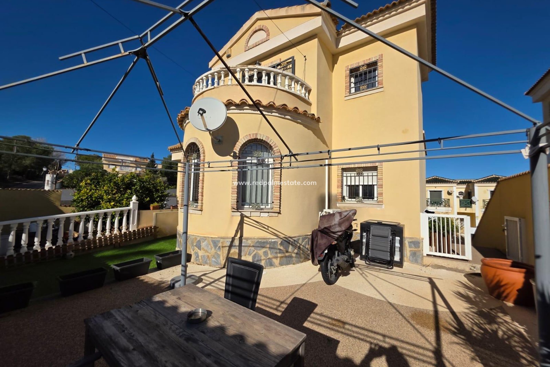 Resale - Villa -
Orihuela Costa - Villamartín