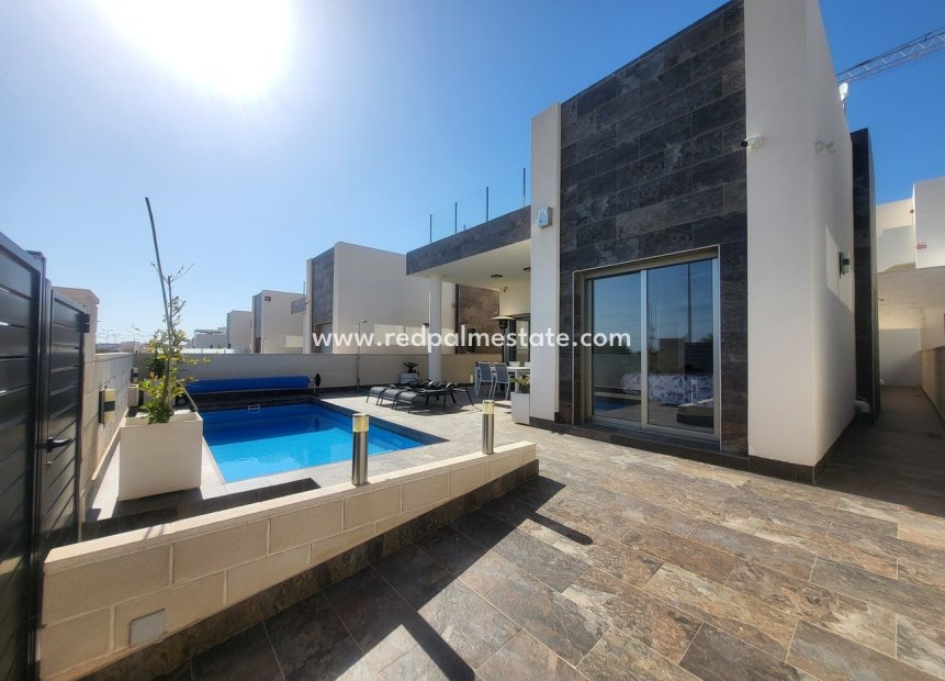 Resale - Villa -
Orihuela Costa - Villamartín