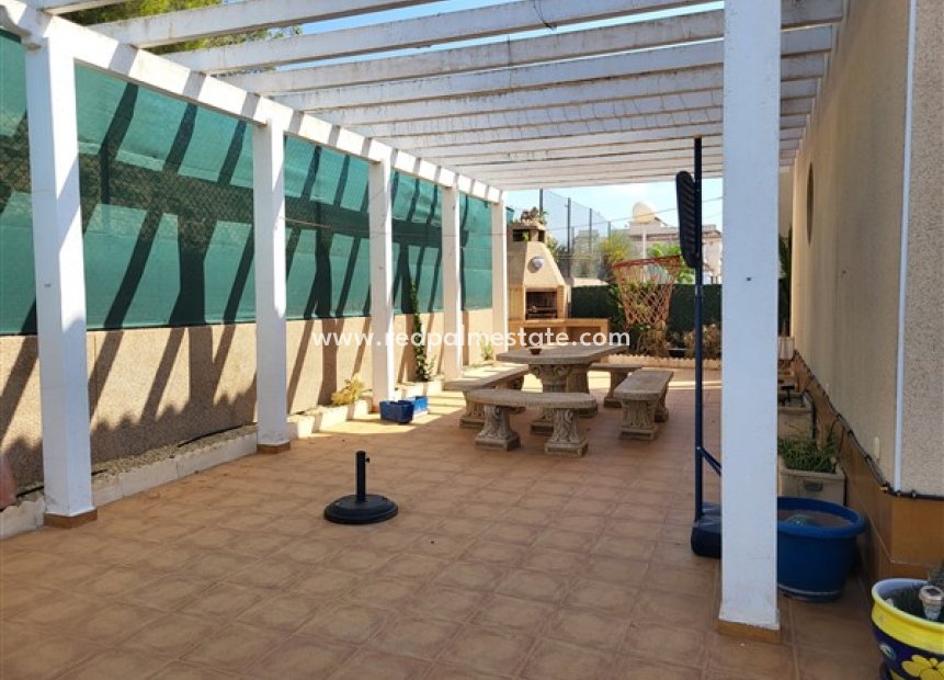 Resale - Villa -
Orihuela Costa - Villamartín