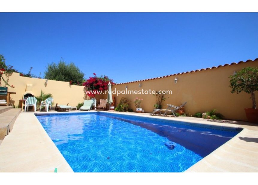 Resale - Villa -
Orihuela Costa - Villamartín