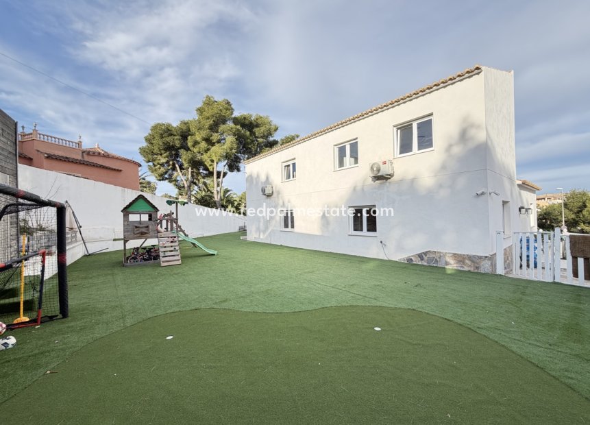 Resale - Villa -
Orihuela Costa - Villamartín
