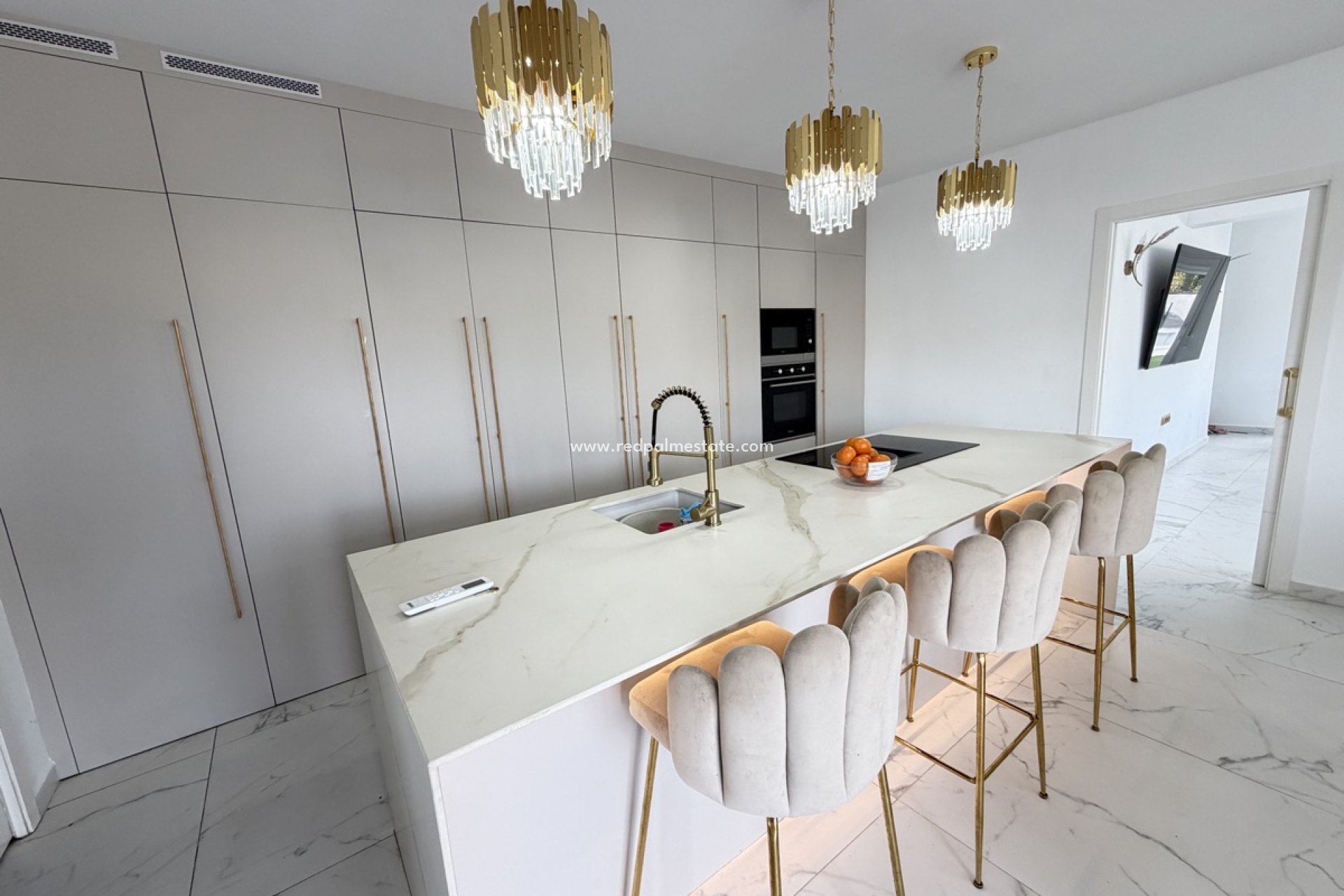 Resale - Villa -
Orihuela Costa - Villamartín