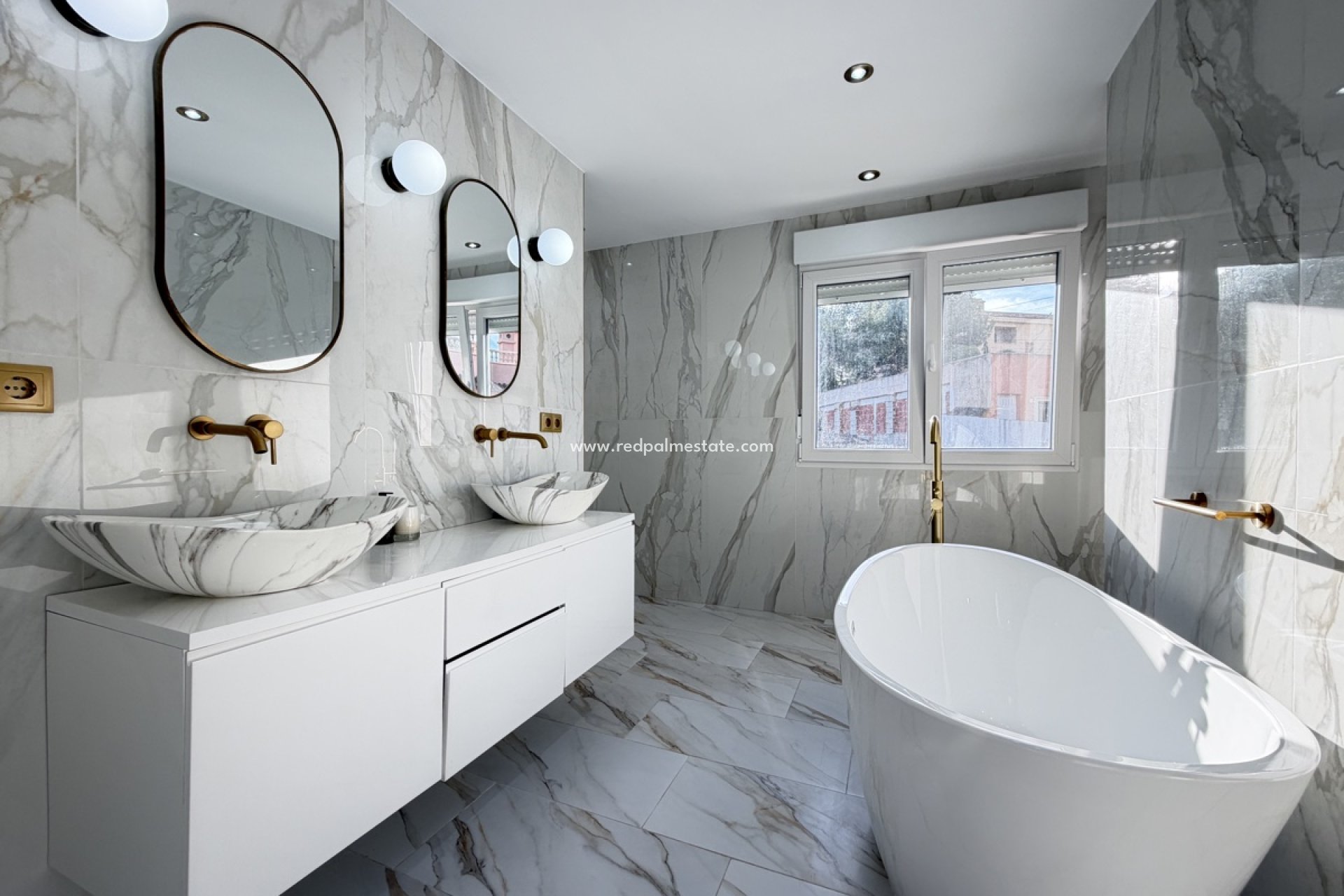 Resale - Villa -
Orihuela Costa - Villamartín