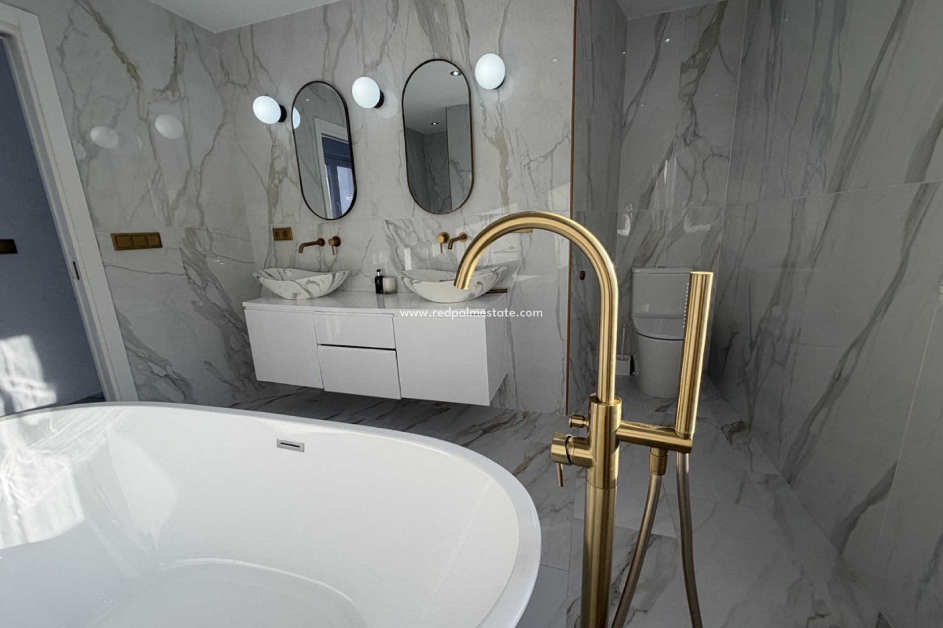 Resale - Villa -
Orihuela Costa - Villamartín