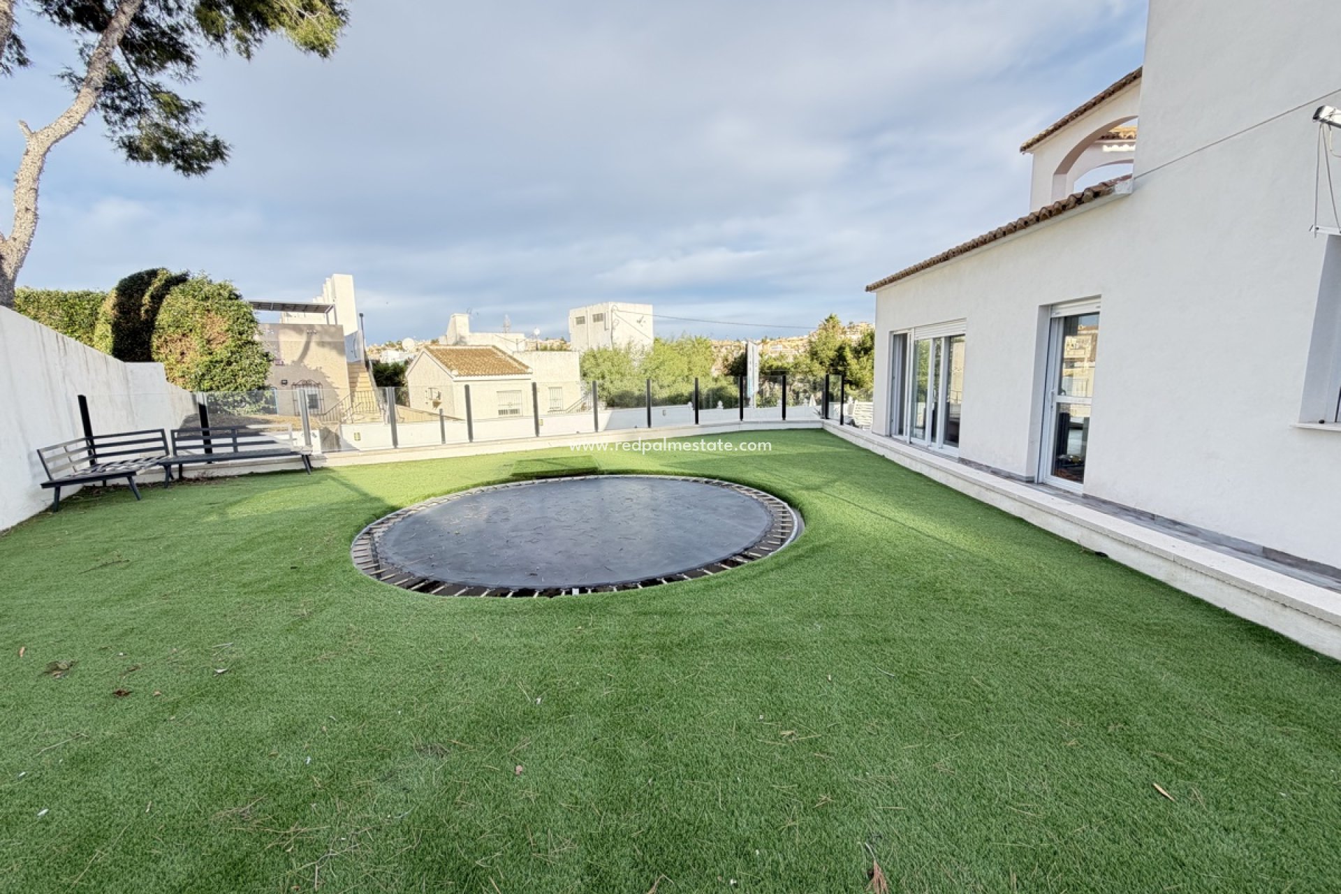 Resale - Villa -
Orihuela Costa - Villamartín