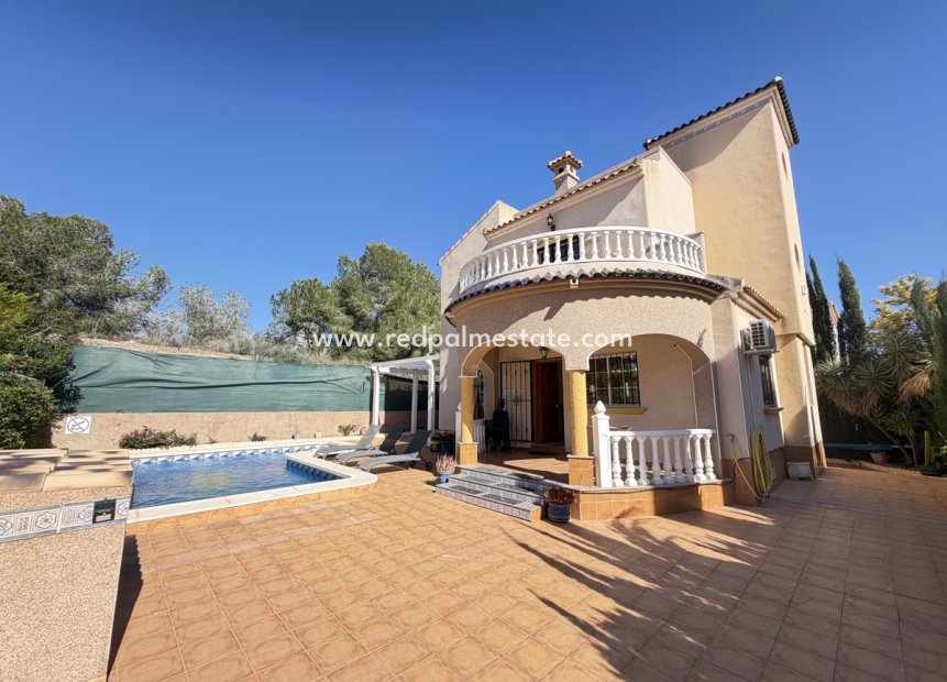 Resale - Villa -
Orihuela Costa - Villamartín