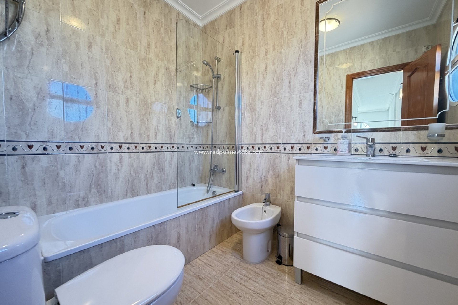 Resale - Villa -
Orihuela Costa - Villamartín