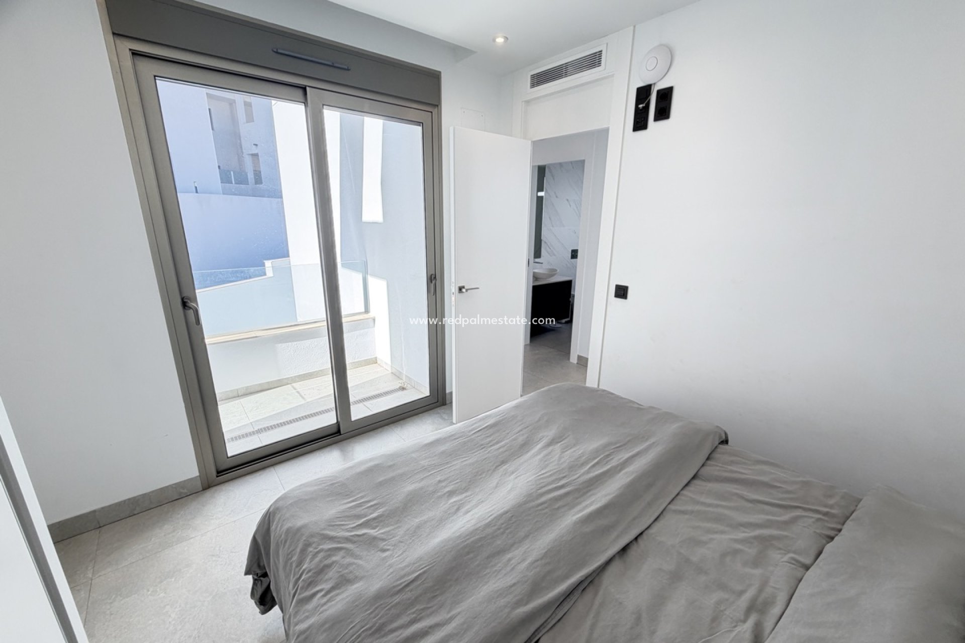 Resale - Villa -
Orihuela Costa - Villamartín