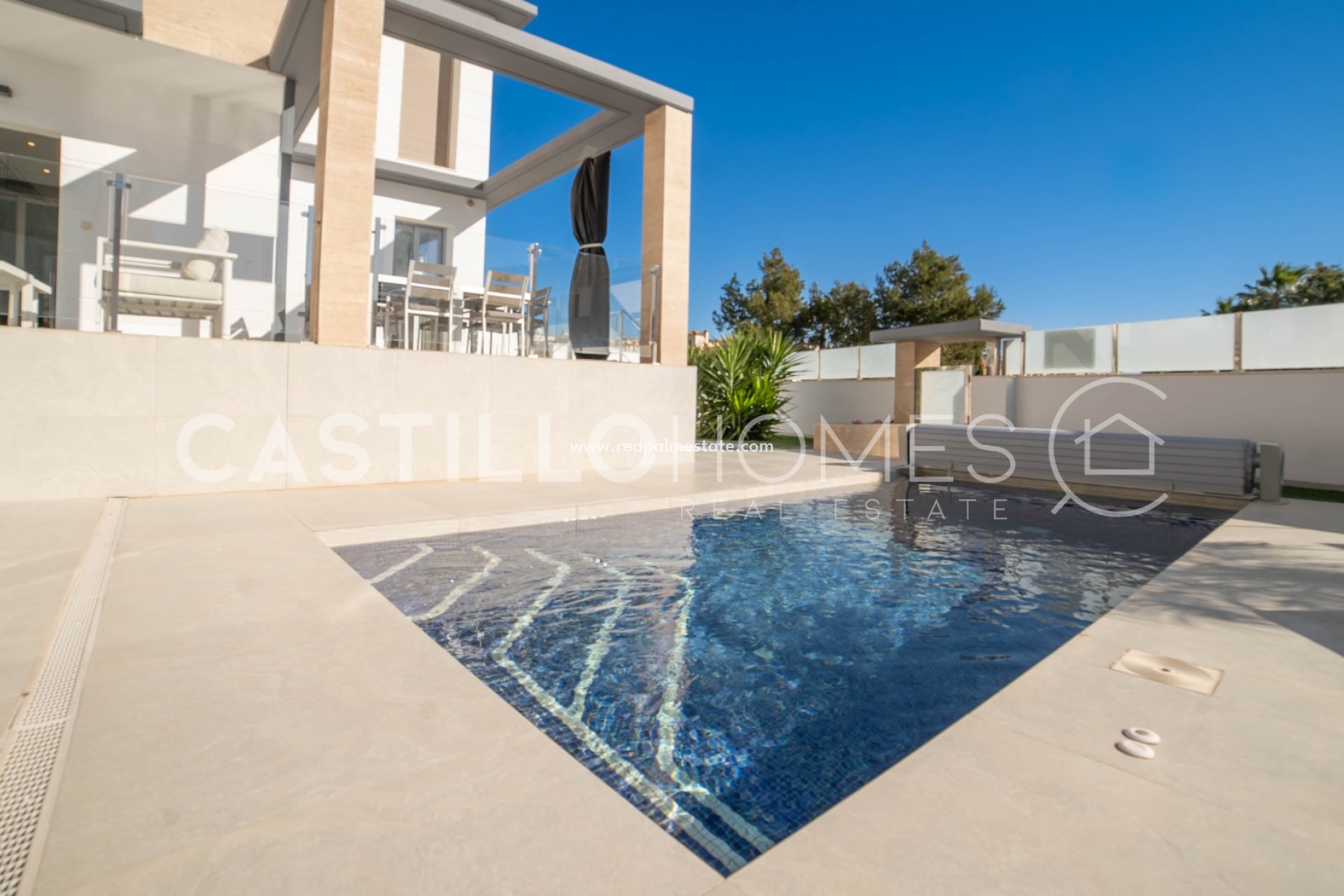 Resale - Villa -
Orihuela Costa - Villamartín