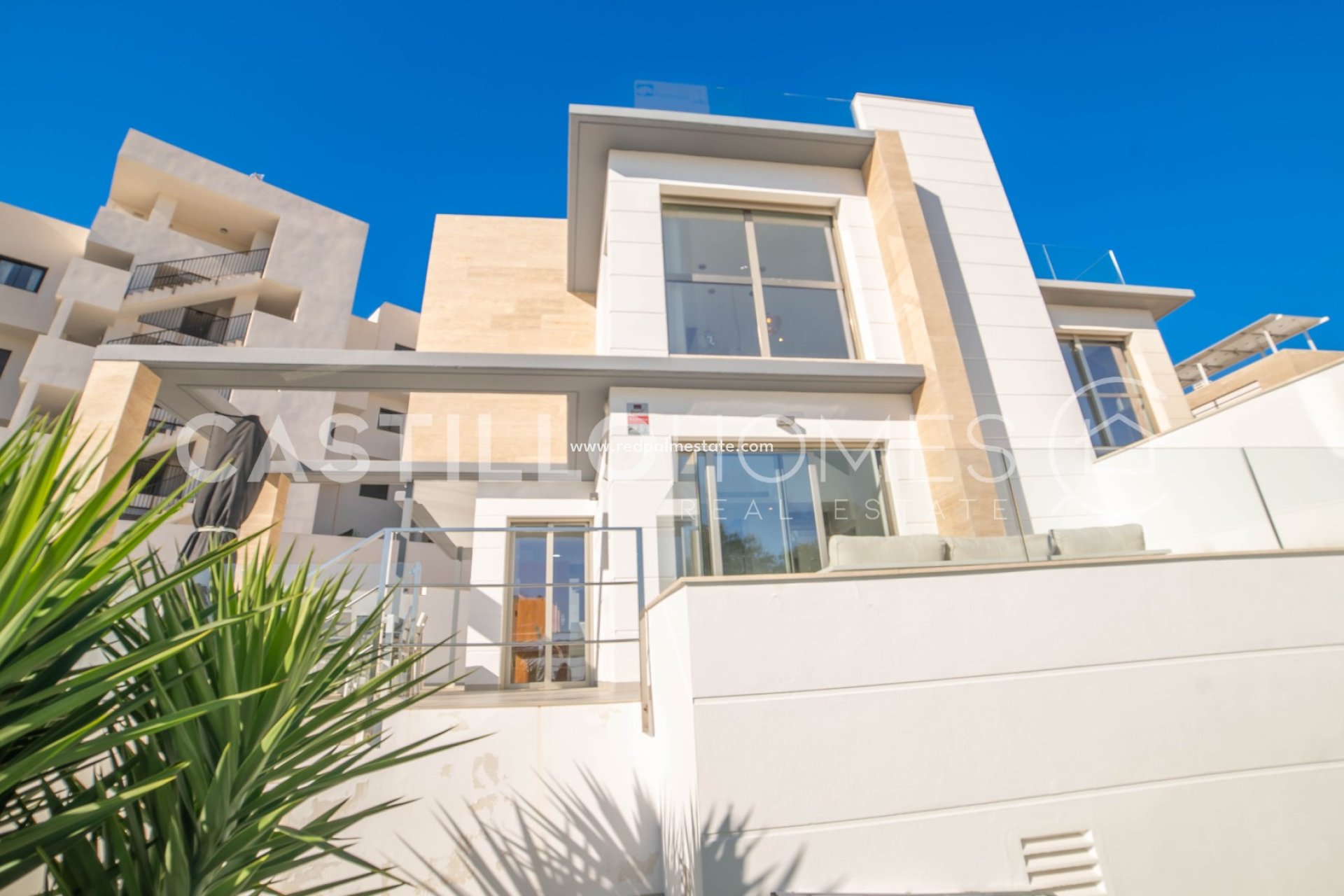 Resale - Villa -
Orihuela Costa - Villamartín
