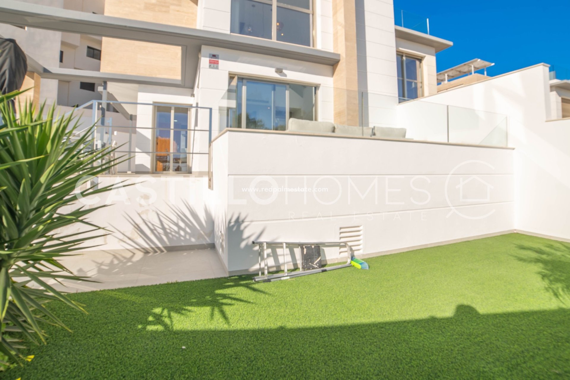 Resale - Villa -
Orihuela Costa - Villamartín