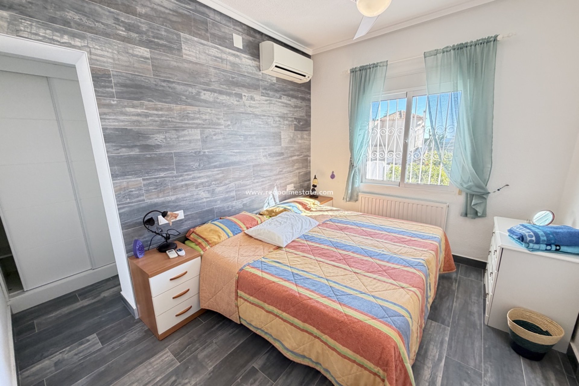 Resale - Villa -
Orihuela Costa - Villamartín