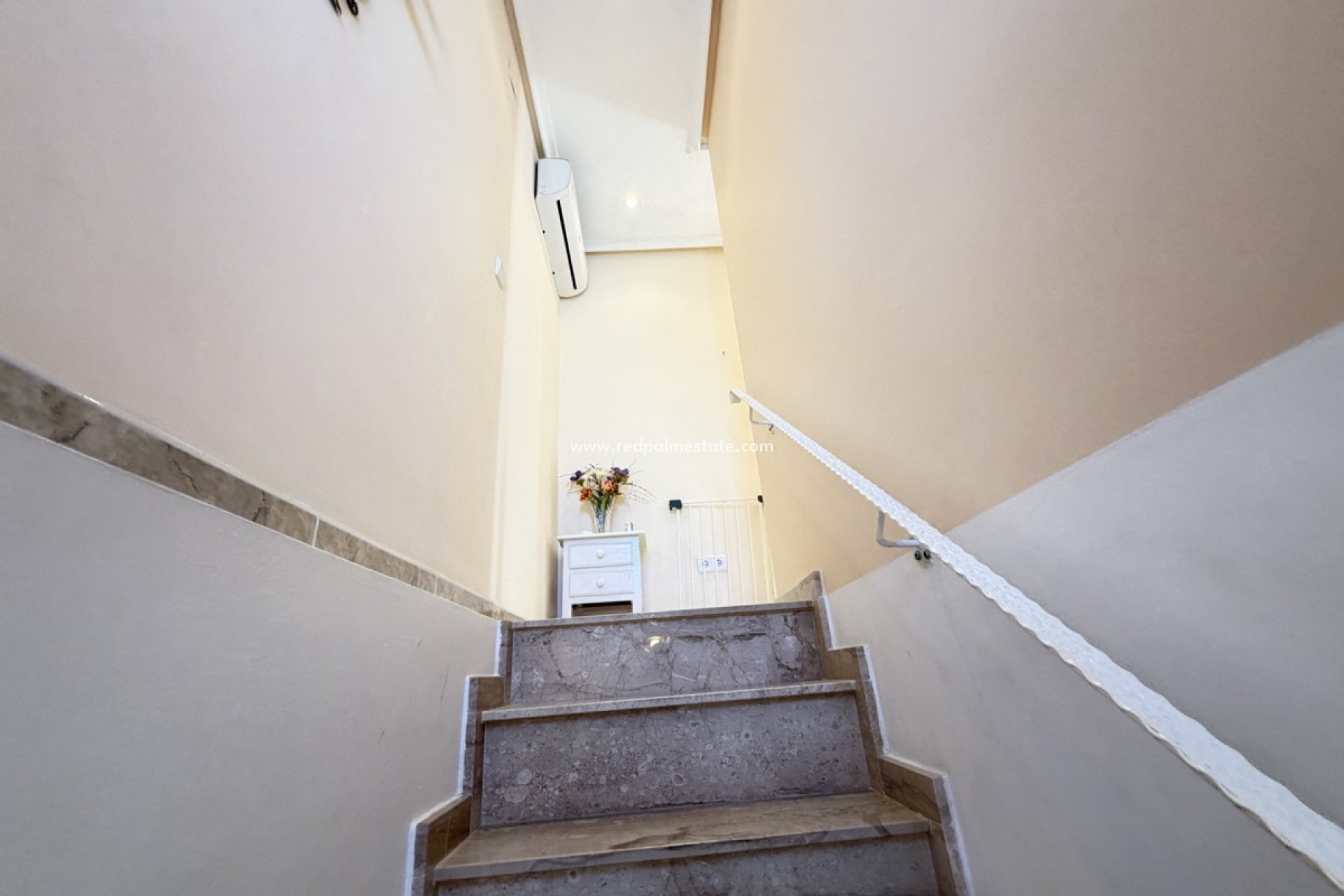 Resale - Villa -
Orihuela Costa - Villamartín