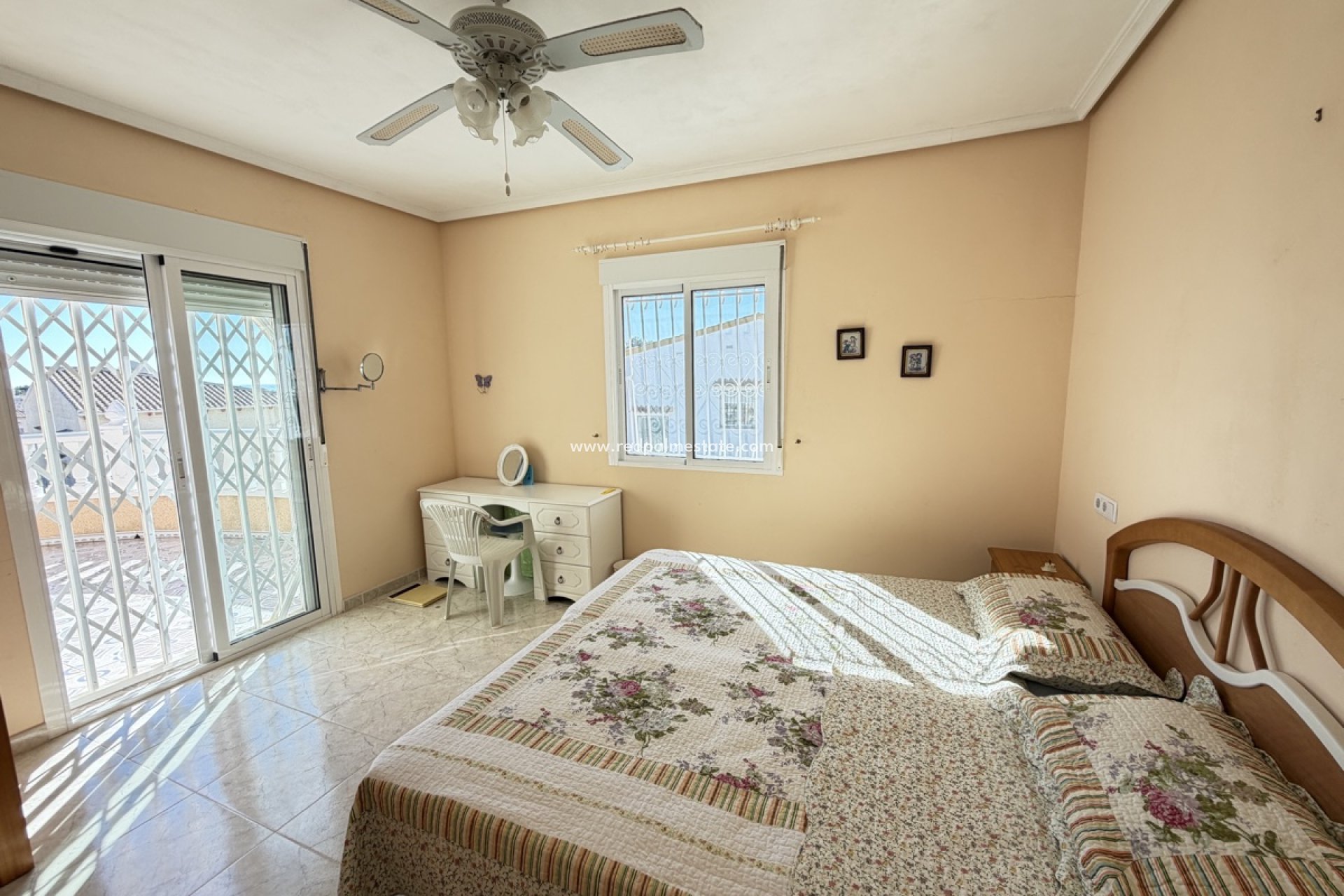 Resale - Villa -
Orihuela Costa - Villamartín