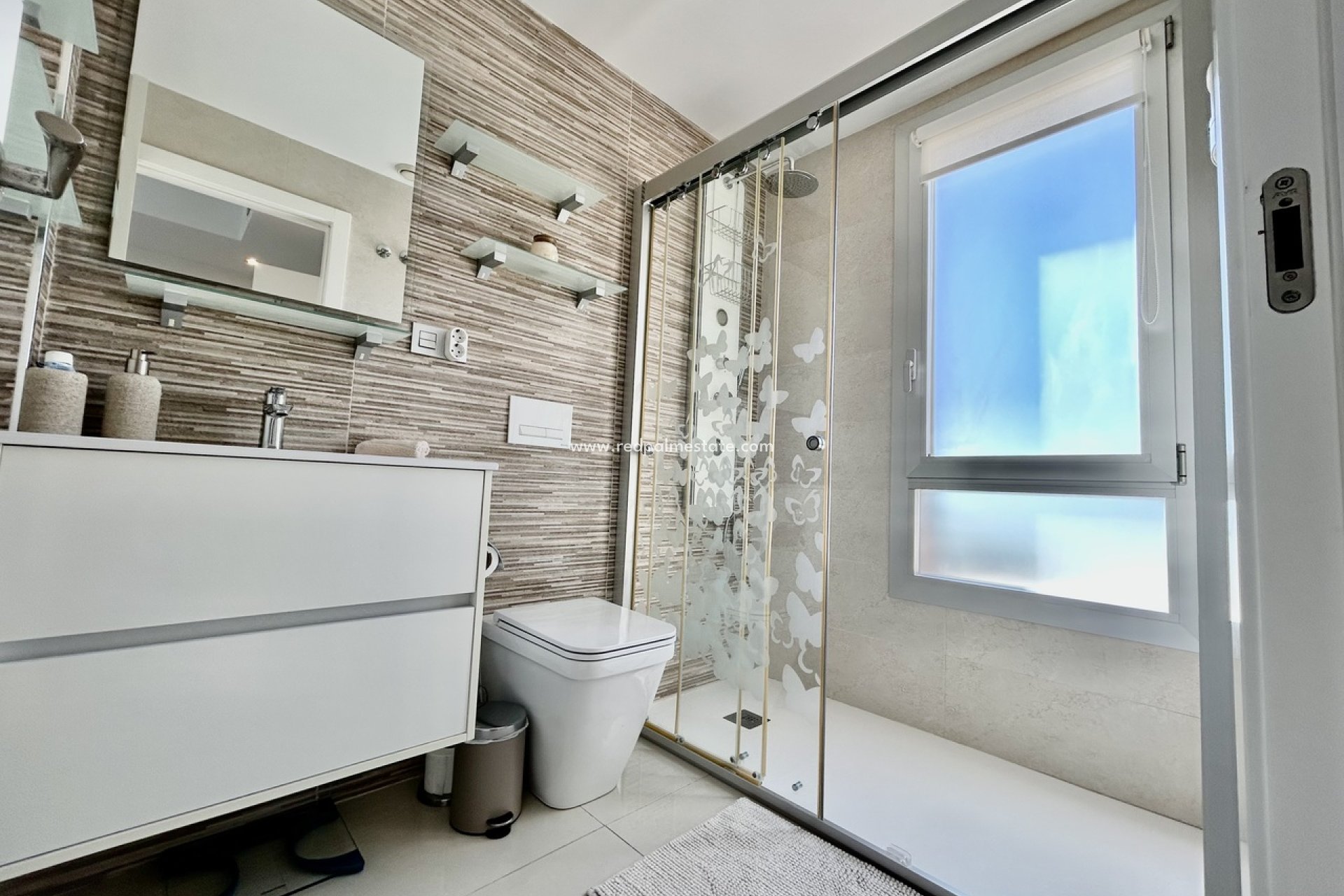 Resale - Villa -
Orihuela Costa - Villamartín