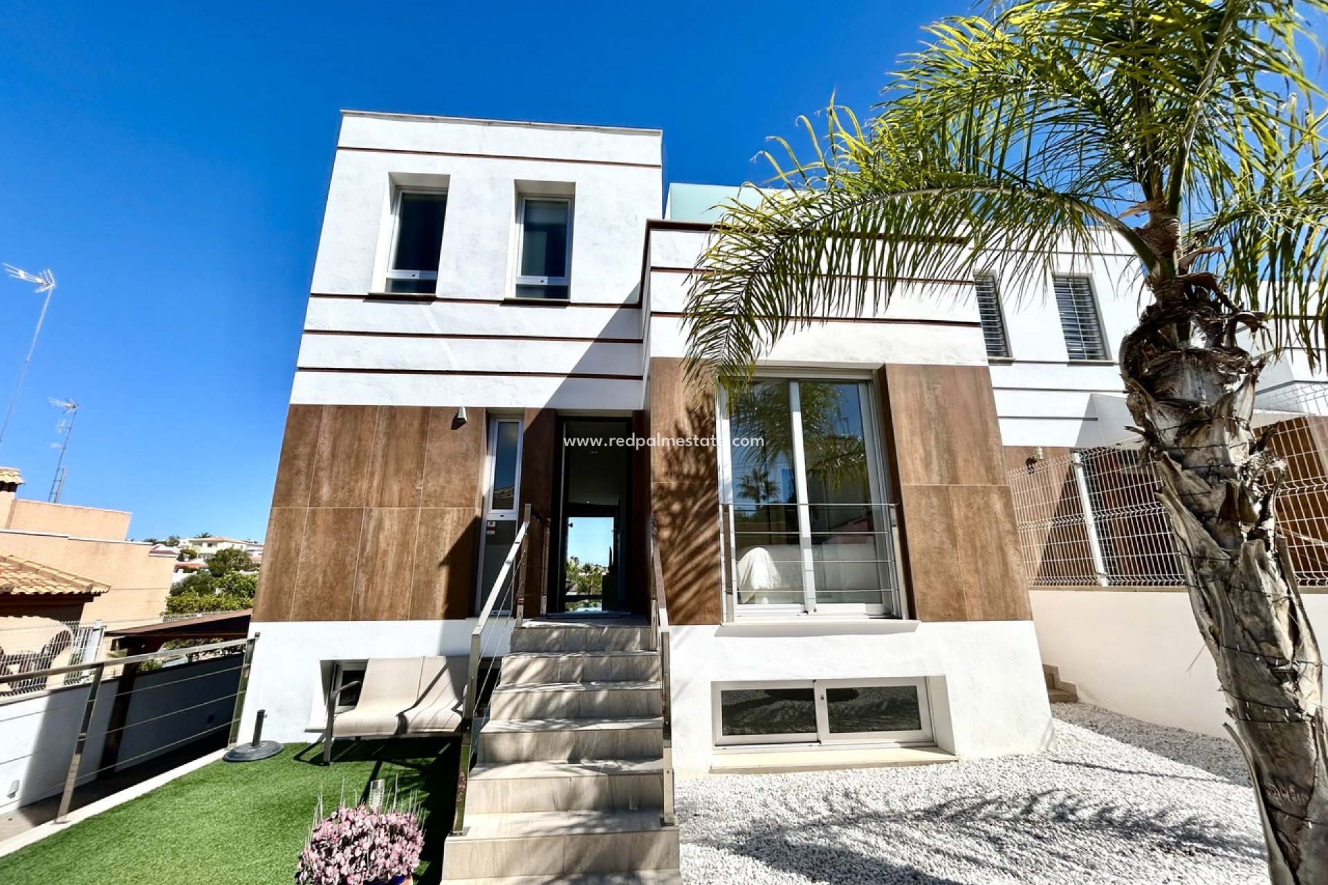 Resale - Villa -
Orihuela Costa - Villamartín