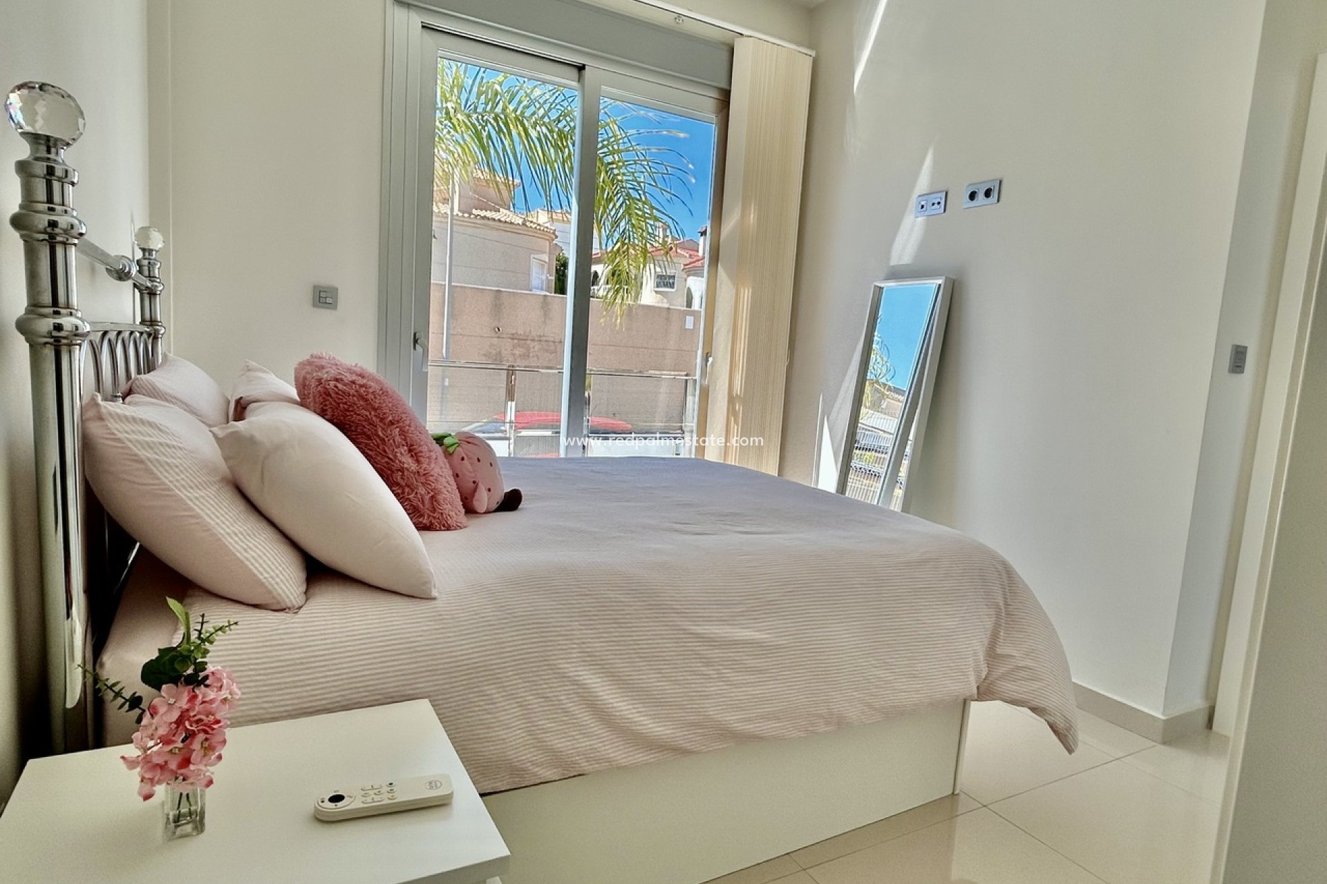 Resale - Villa -
Orihuela Costa - Villamartín