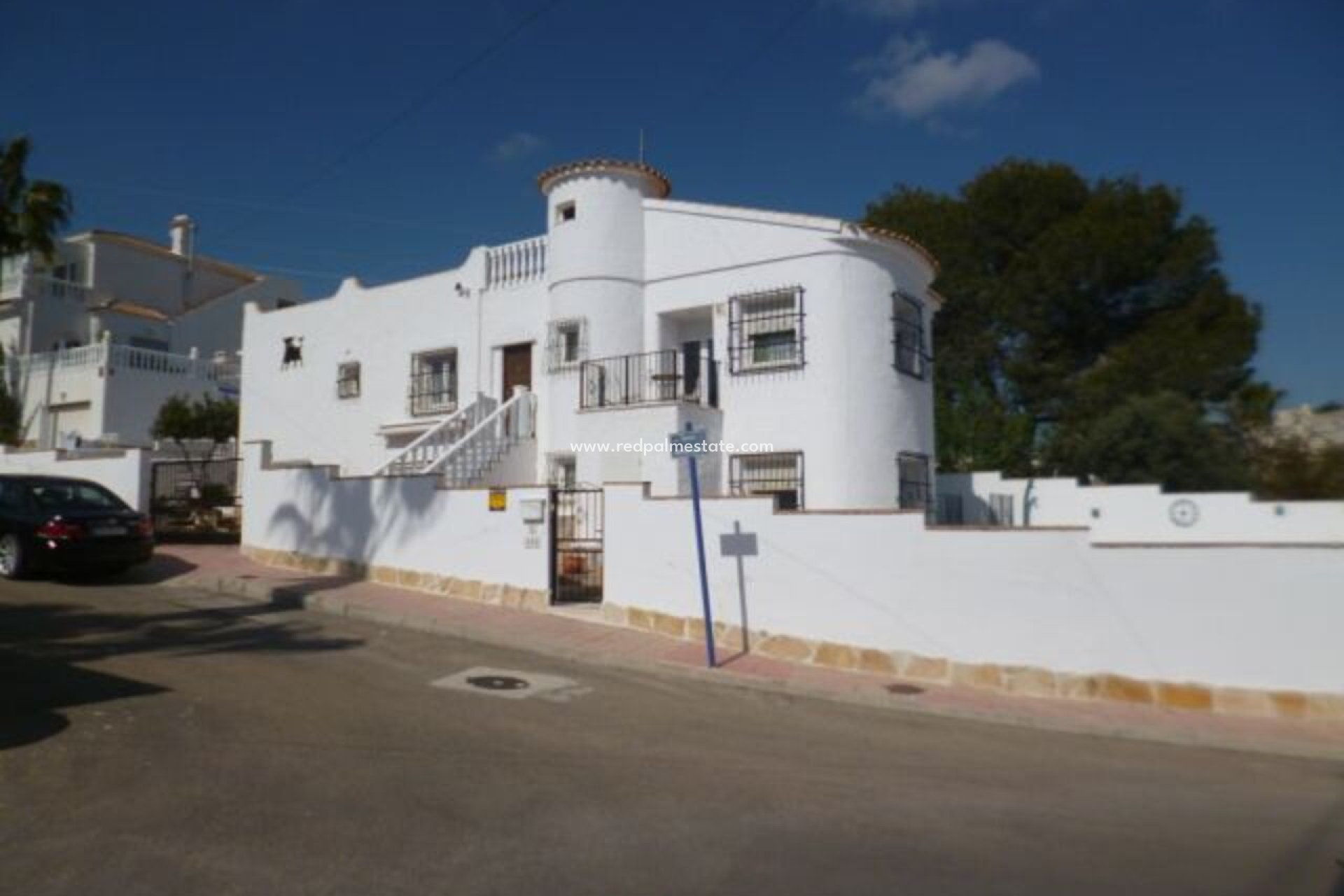 Resale - Villa -
Orihuela Costa - Villamartín