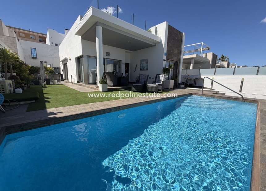 Resale - Villa -
Orihuela Costa - Villamartín