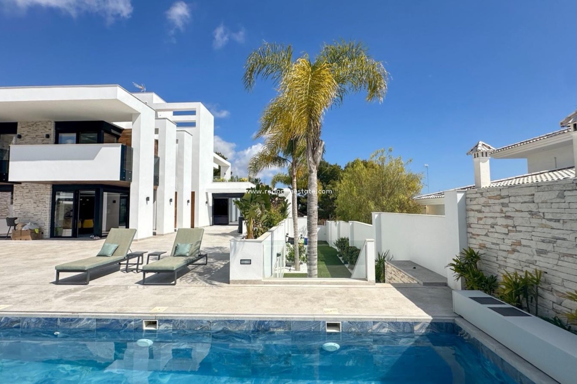 Resale - Villa -
Orihuela Costa - Villamartín