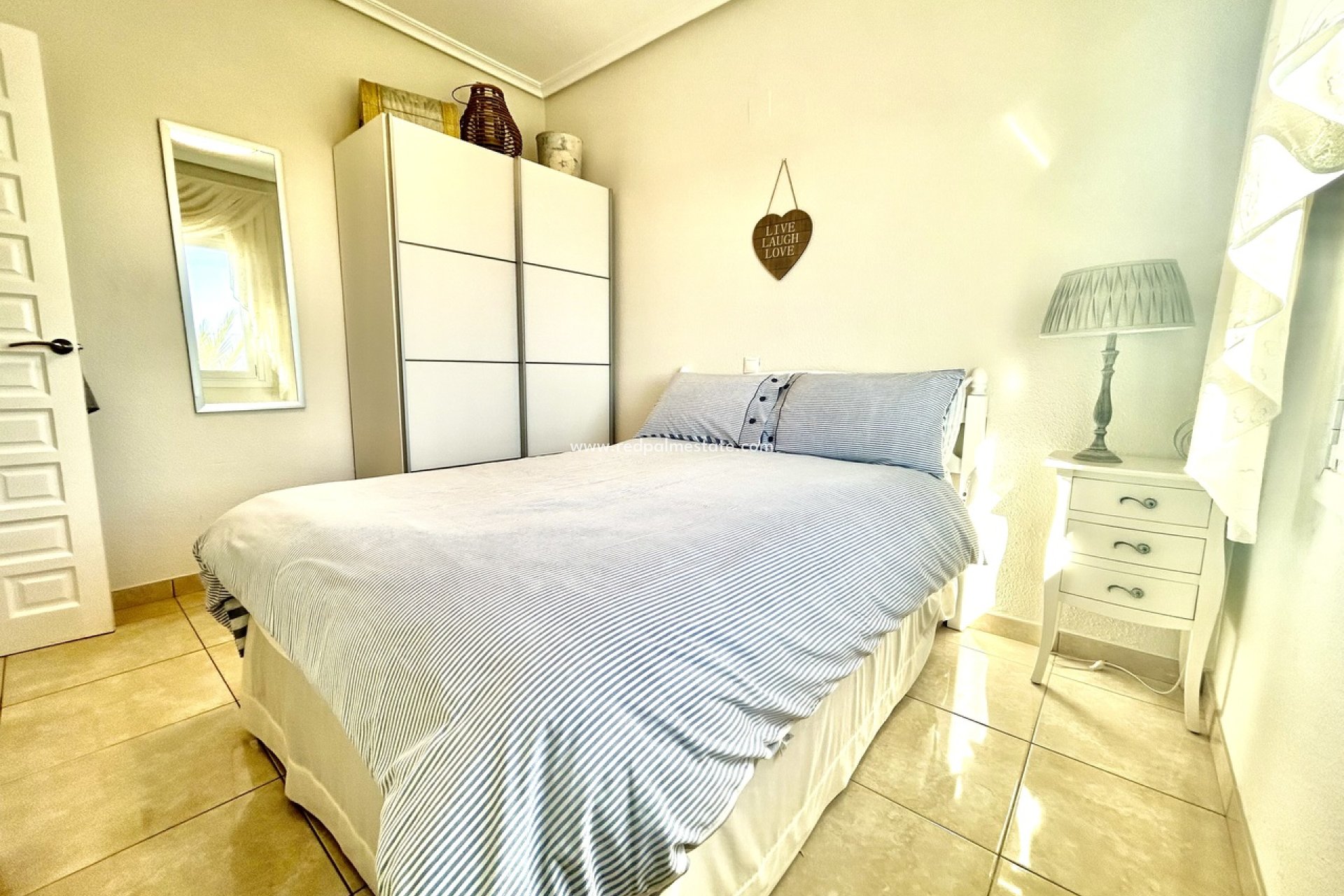 Resale - Villa -
Orihuela Costa - Villamartín
