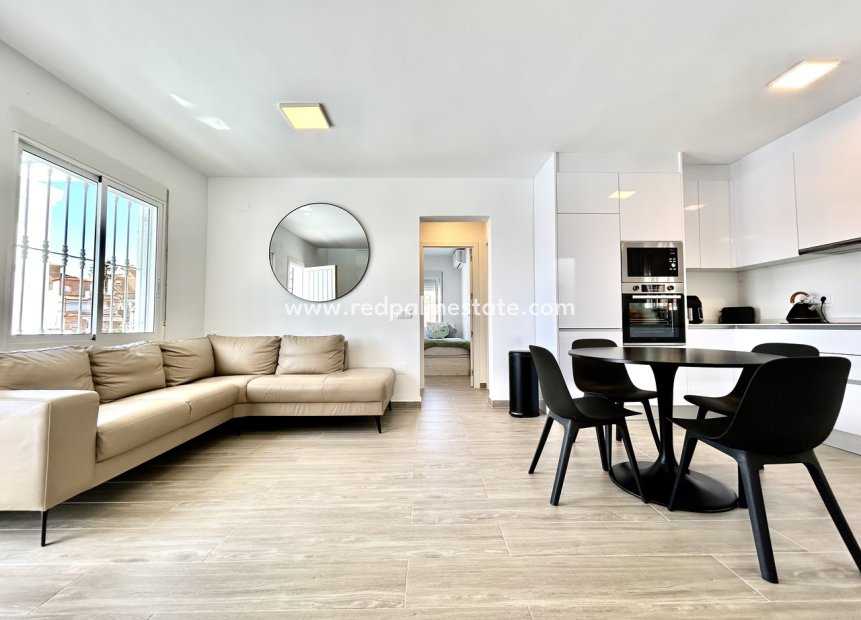 Resale - Villa -
Orihuela Costa - Villamartín