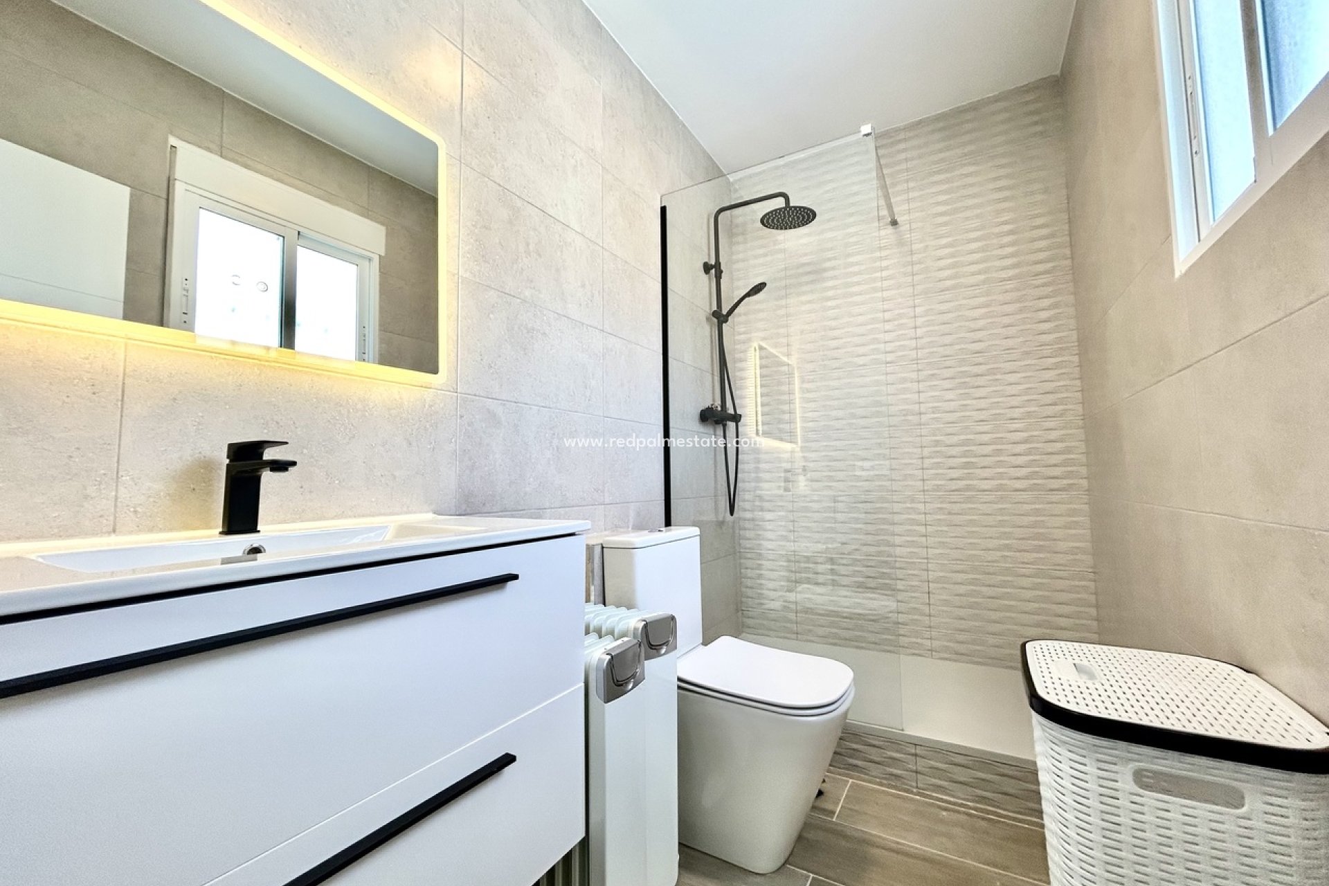 Resale - Villa -
Orihuela Costa - Villamartín