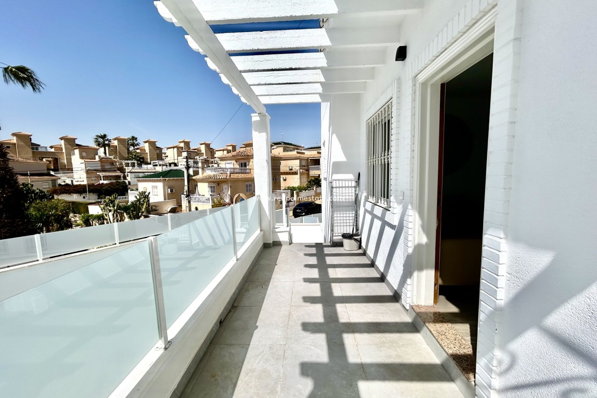Resale - Villa -
Orihuela Costa - Villamartín