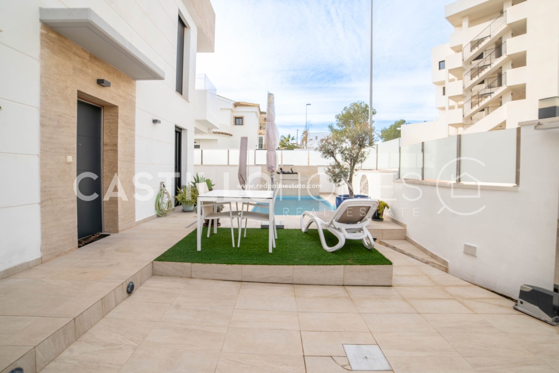 Resale - Villa -
Orihuela Costa - Villamartín