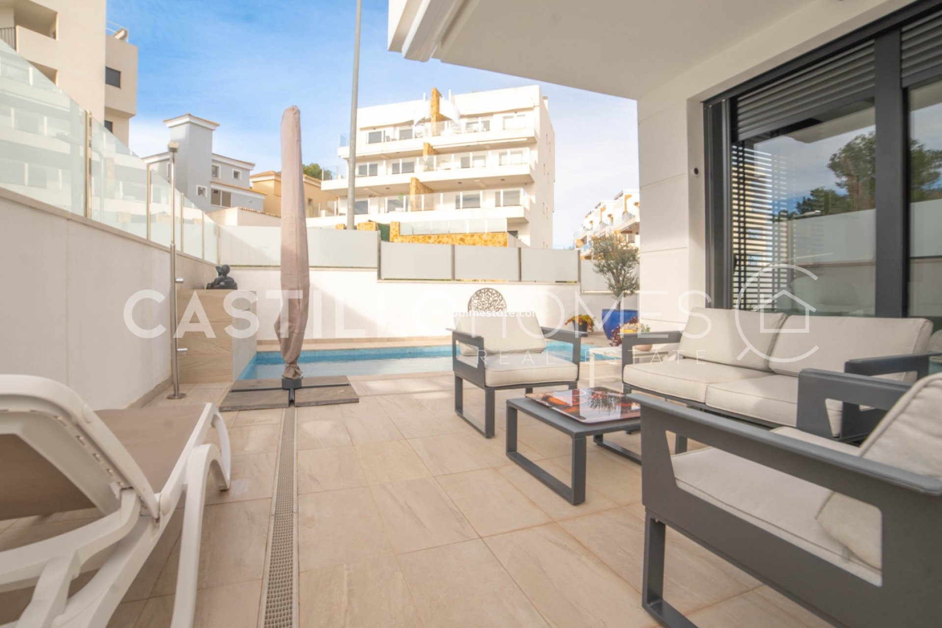 Resale - Villa -
Orihuela Costa - Villamartín