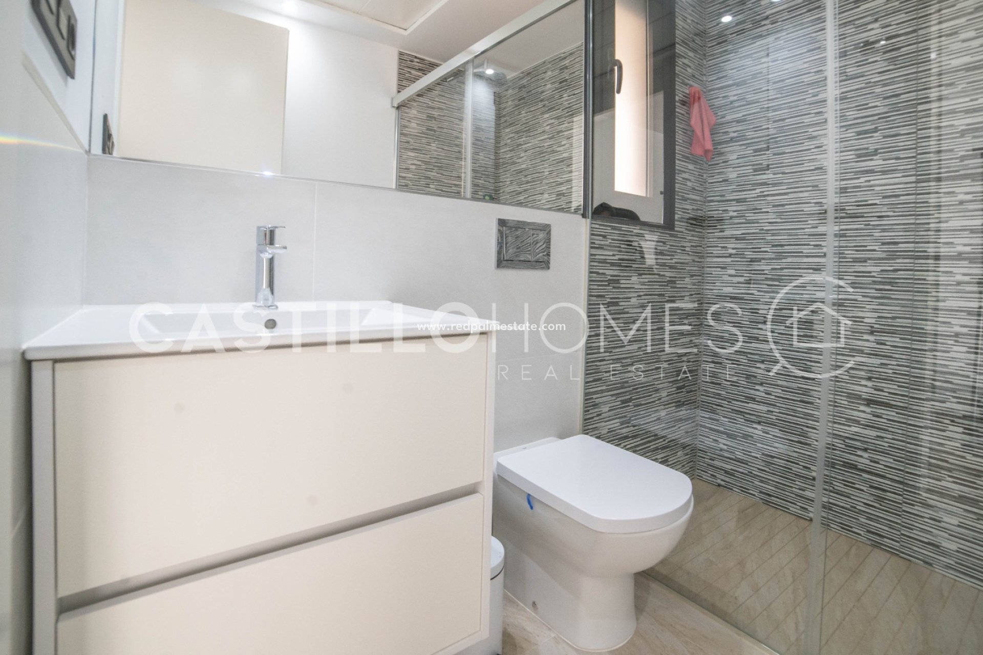 Resale - Villa -
Orihuela Costa - Villamartín