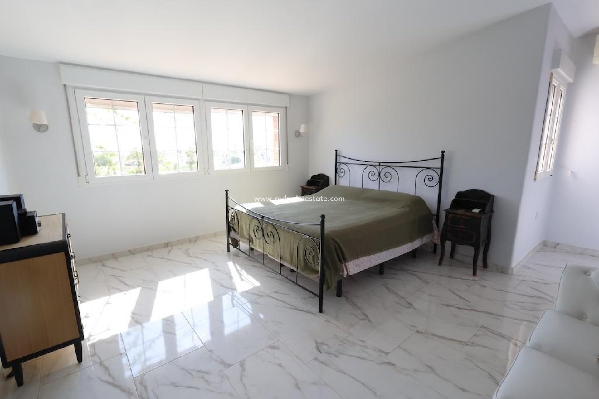 Resale - Villa -
Orihuela Costa - Villamartín