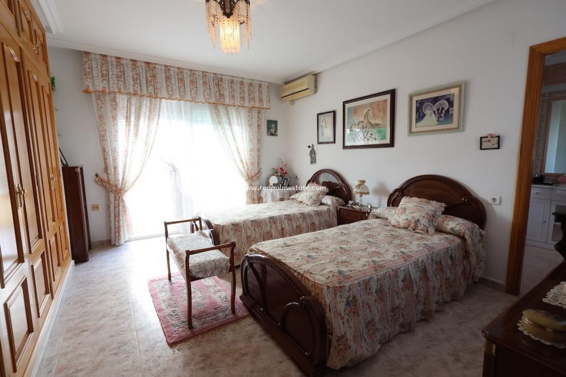 Resale - Villa -
Orihuela Costa - Villamartín