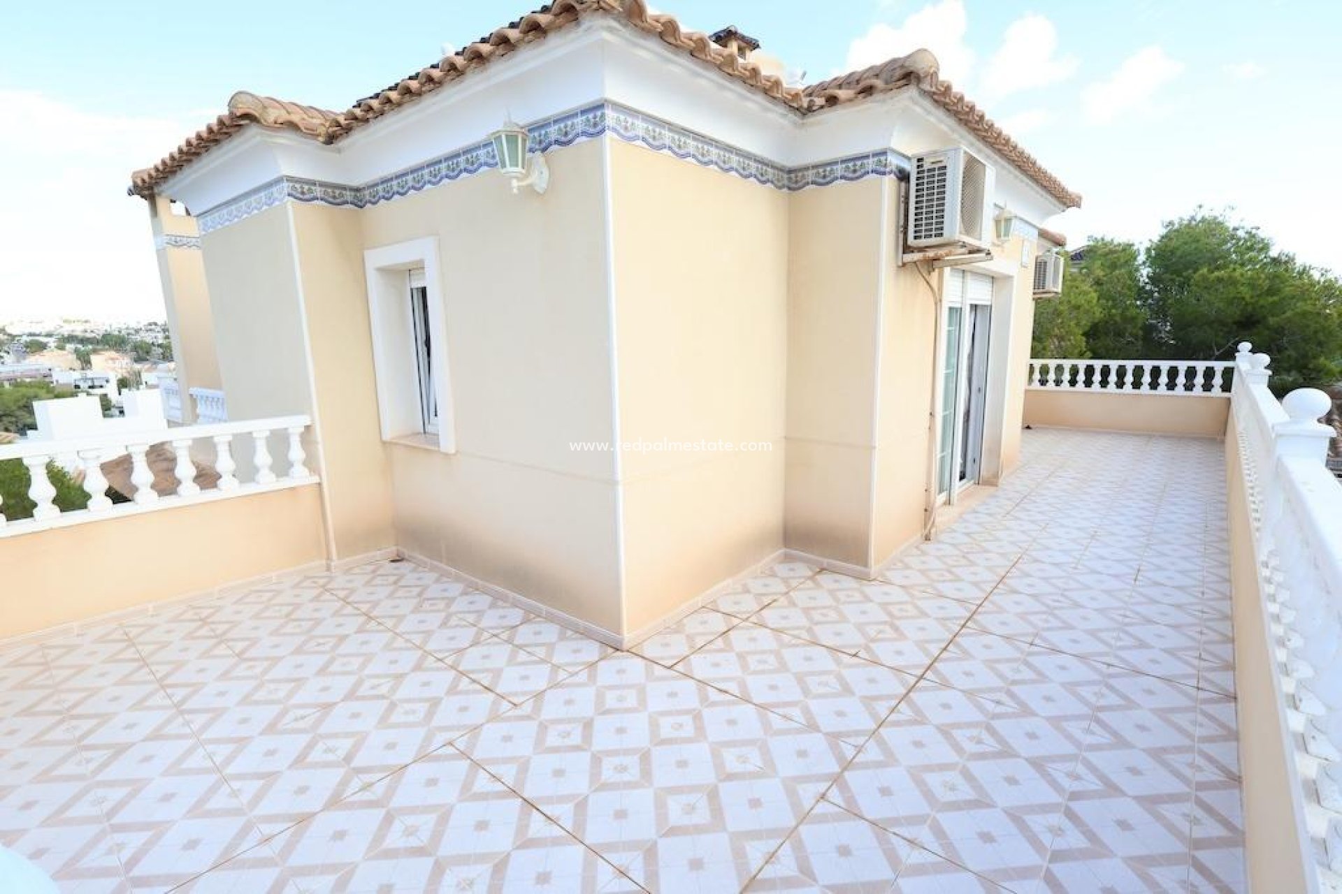 Resale - Villa -
Orihuela Costa - Villamartín