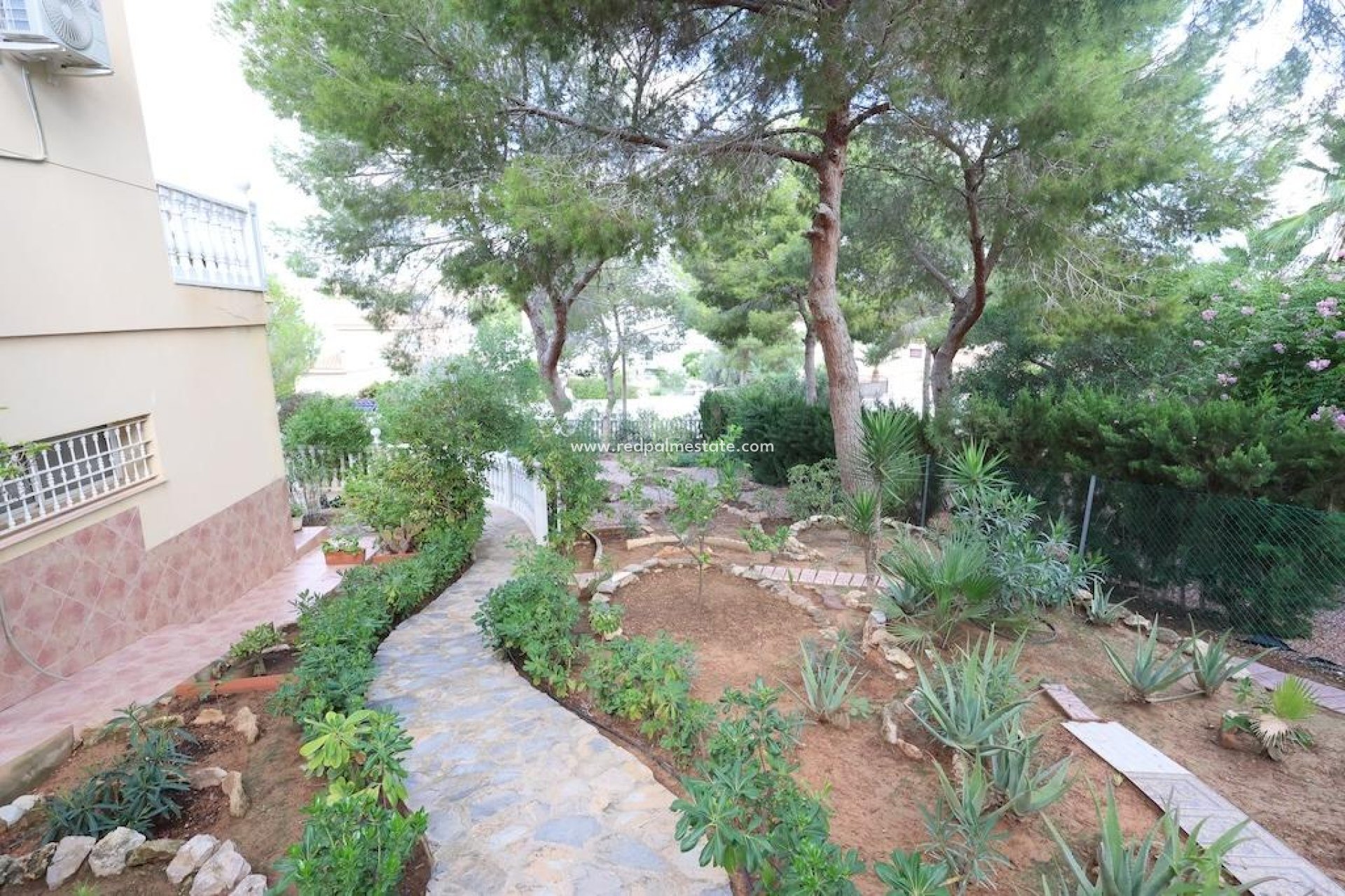 Resale - Villa -
Orihuela Costa - Villamartín
