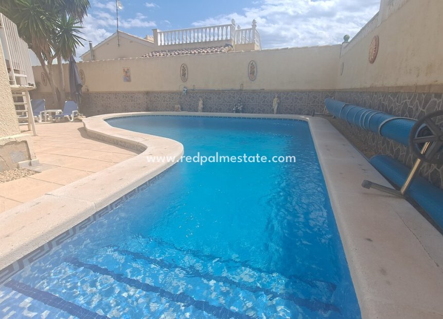 Resale - Villa -
Orihuela Costa - Villamartín