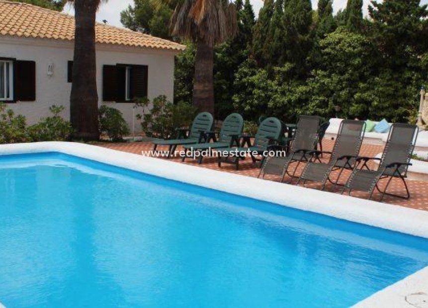 Resale - Villa -
Orihuela Costa - Villamartín