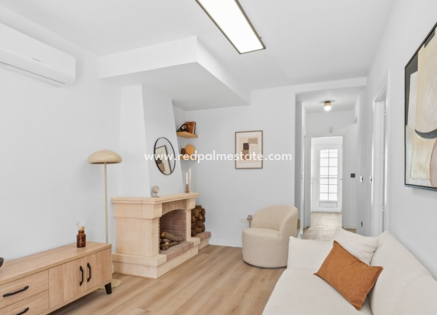 Resale - Villa -
Orihuela Costa - Villamartín